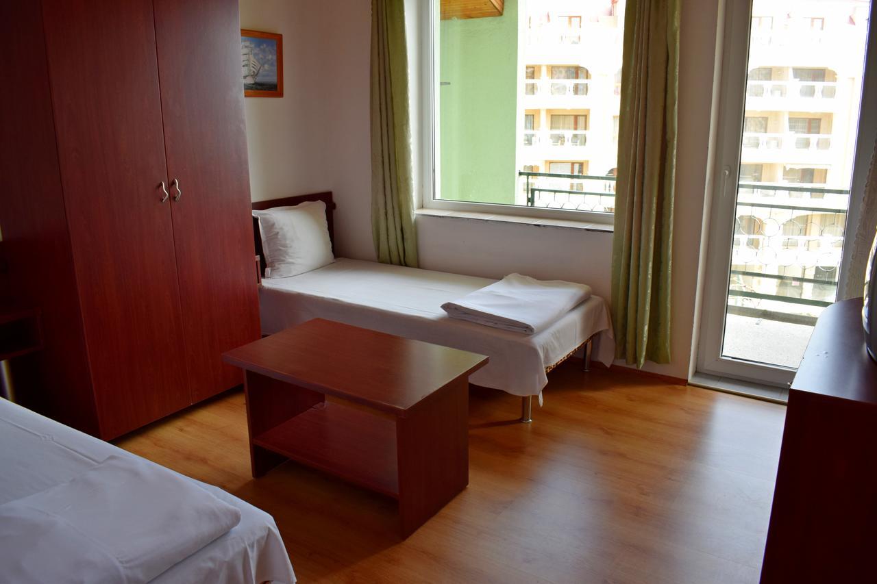 Royal Hostel Varna Exterior photo